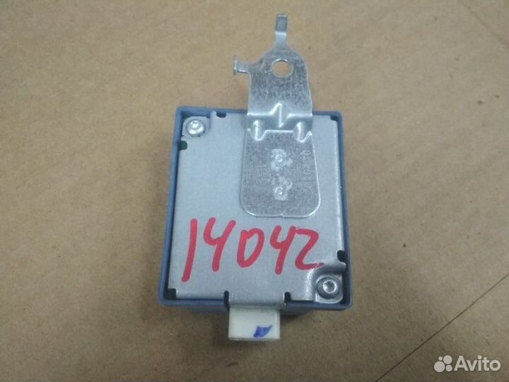 Приемник системы блокировки замков Toyota Sienna 3