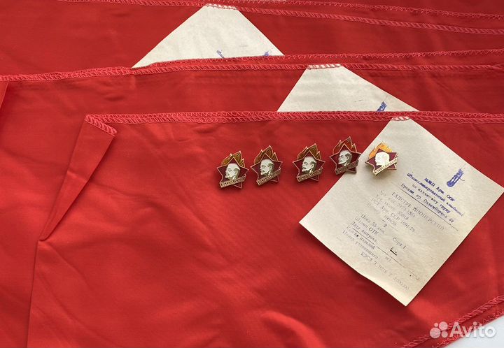 Пионерский галстук СССР плюс значек