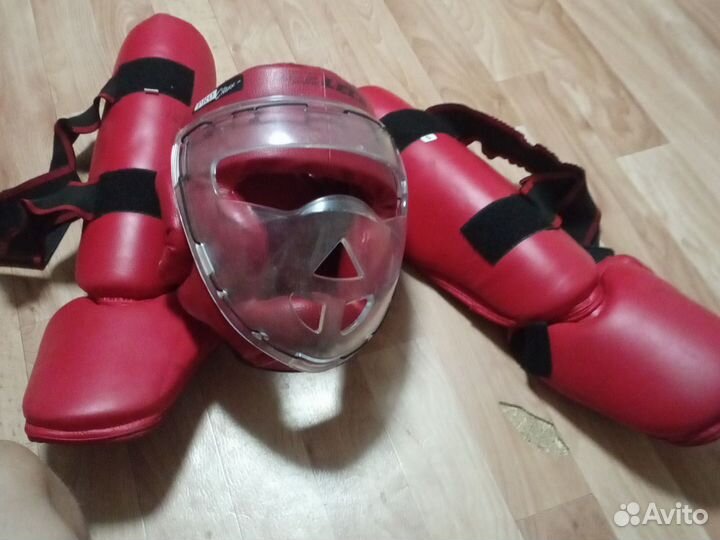 Шлем и футы