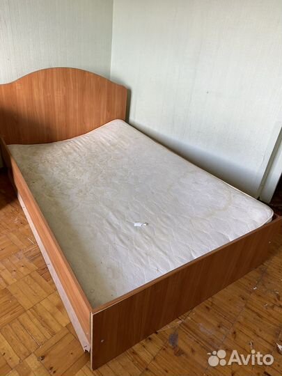 Комод кровать диван