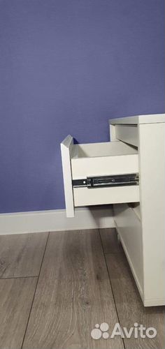 Тумба белая прикроватная с ящиками