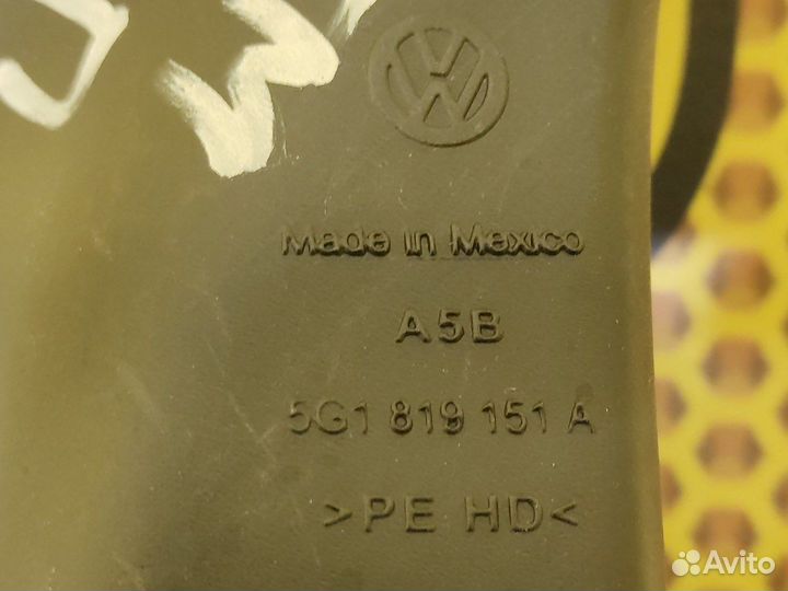 Воздуховод отопителя в ноги левый Volkswagen Jetta