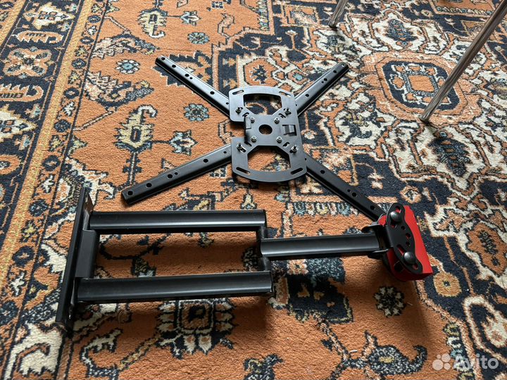 Кронштейн для телевизора поворотный на стену