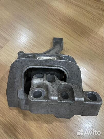 Подушка двигателя vag