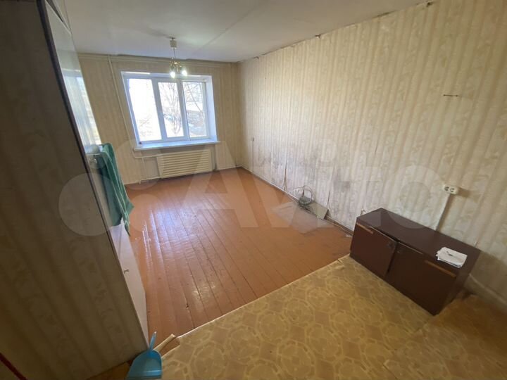 Комната 18 м² в 8-к., 2/5 эт.