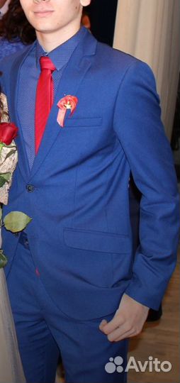 Костюм мужской с рубашкой и галстуком