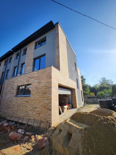 Таунхаус 240 м² на участке 2 сот.