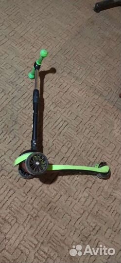 Самокат трехколесный со светящимися колёсами