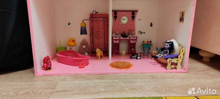 Кукольный домик с мебелью