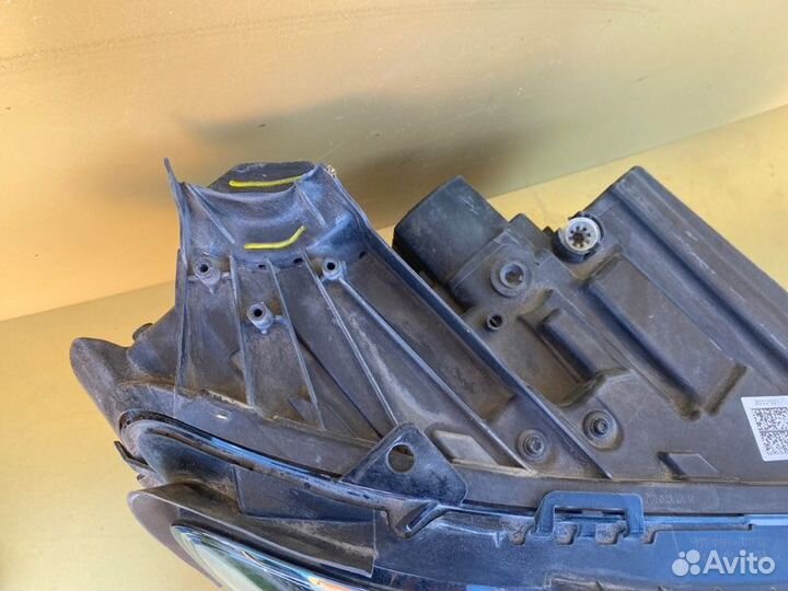 Фара светодиодная правая Mercedes-Benz E-Class