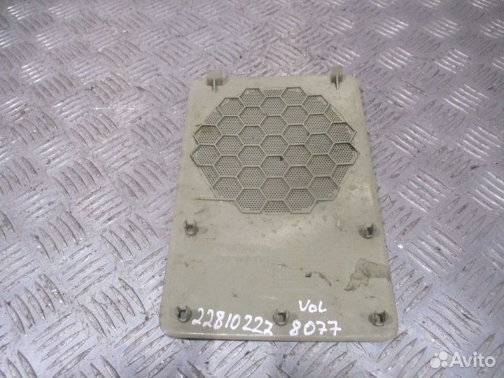 Решетка динамика Volvo 82332540