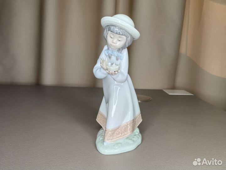 Статуэтка NAO by lladro девочка с гнездом нао дети