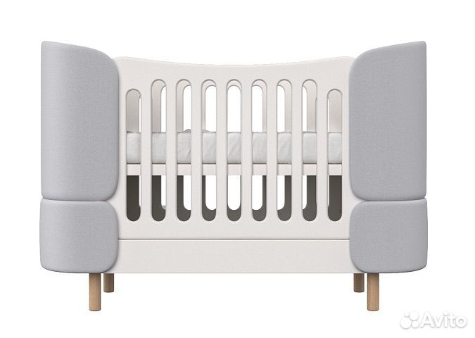 Детская кроватка с маятником