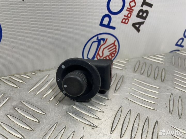 Кнопка регулировки зеркал Renault Sandero 1