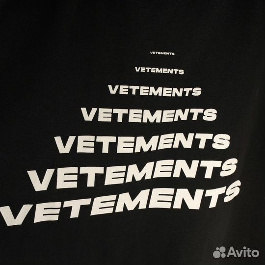 Футболка vetements pyramid черная