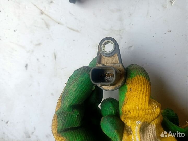 Датчик положения распредвала Toyota Corolla 150 1