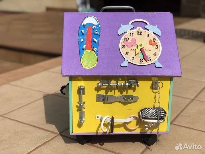 Бизидомик деревянный на колесах