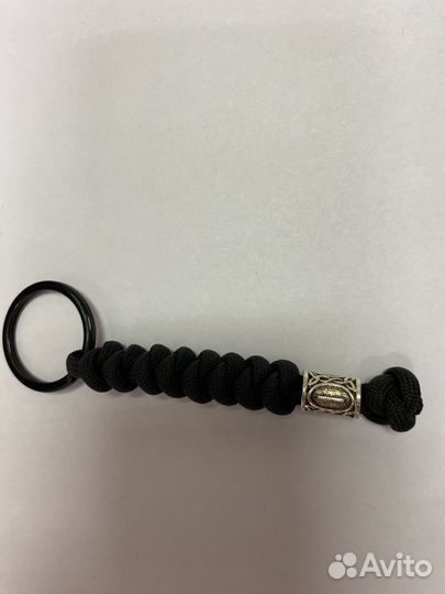 Брелок на ключи из паракорда