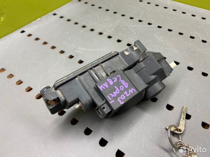 Замок багажника Mercedes-Benz C-Class W203