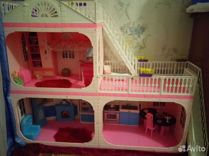 Кукольный домик с мебелью