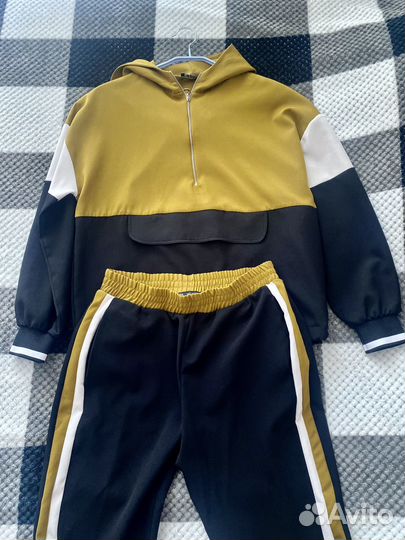 Костюм женский