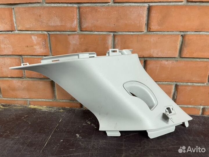 Обшивка стойки кузова задняя левая Land Rover