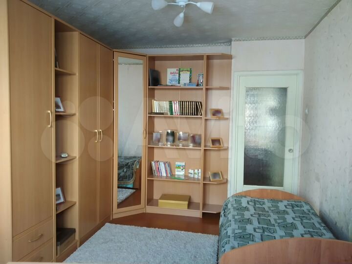 Доля в 2-к. квартире, 48 м², 2/5 эт.