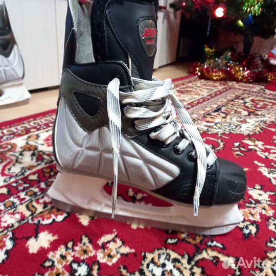 Коньки хоккейные