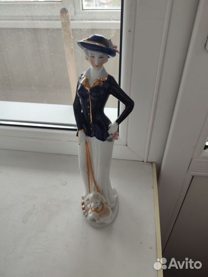 Статуэтка фарфор