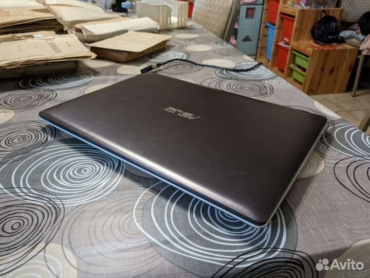 Ноутбук asus S301LP I7/8GB RAM 700 GB HDD