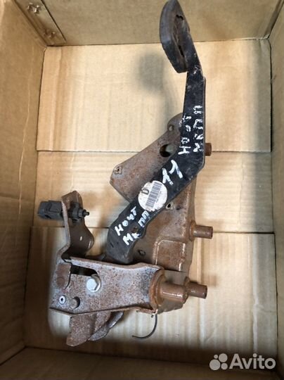 Nissan Note педаль тормоза