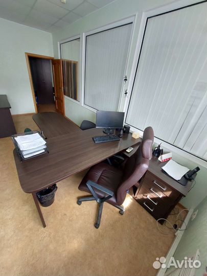 Стол офисный угловой с тумбой