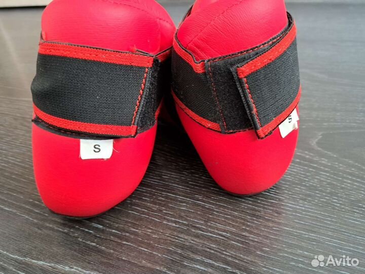 Боксерские перчатки Adidas 8oz и защита для стоп