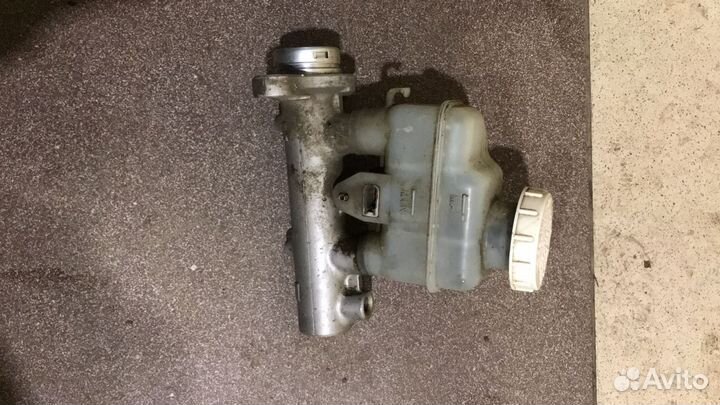 Цилиндр тормозной главный для Mitsubishi Lancer (C