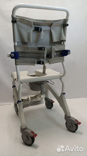 Санитарный стул инвалидов или пожилых людей