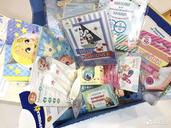 Подарочные наборы новорожденным малышам и малышкам