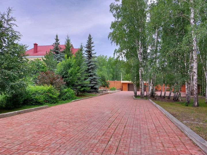 Дом 600 м² на участке 100 сот.