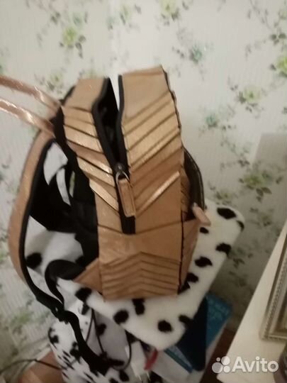 Женская сумка рюкзак золотой