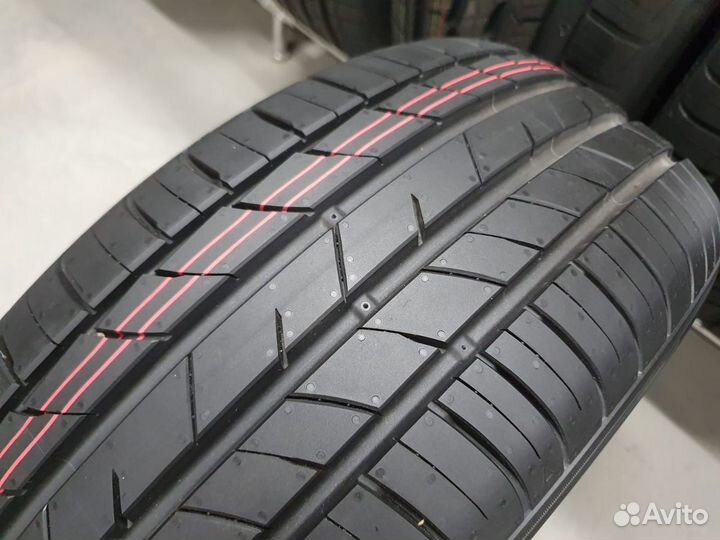 Kumho Ecsta HS52 215/60 R17