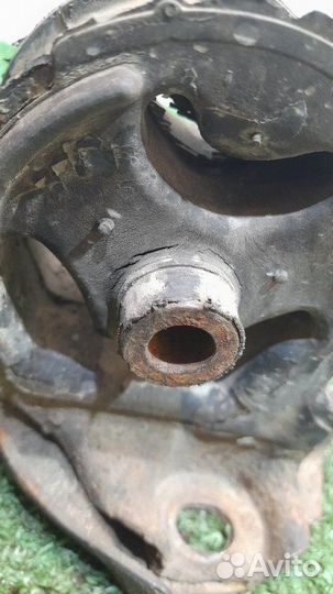 Опора (подушка) двигателя передняя Honda Accord 5