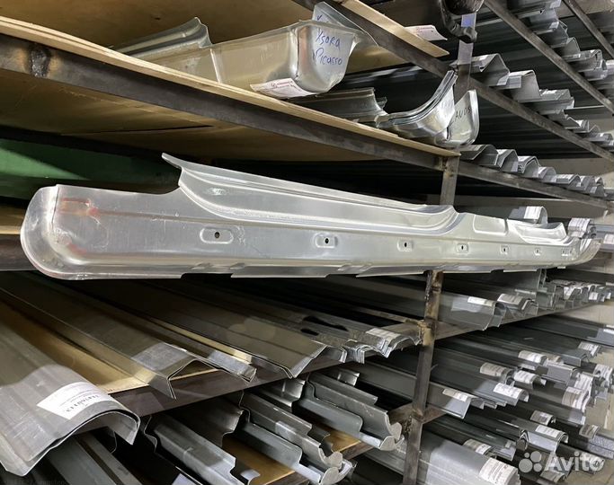 Порог левый Volkswagen Passat B6 (Klokkerholm)