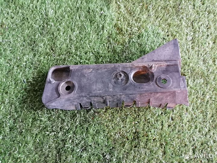 Кронштейн крепления бампера левый 8E0807283A Audi