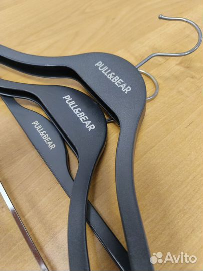 Вешалки плечики Pull&Bear