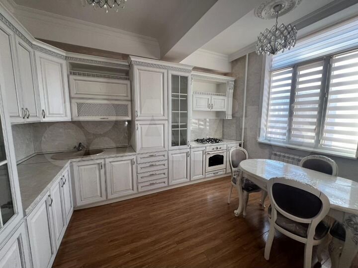 2-к. квартира, 79 м², 8/11 эт.