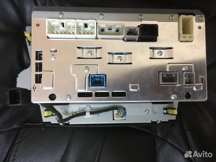 Штатное головное устройство Toyota Highlander