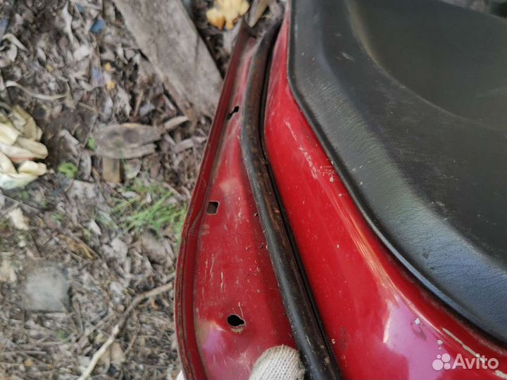 Дверь задняя правая MitsubishiCarisma