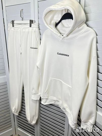 Новый Спортивный костюм