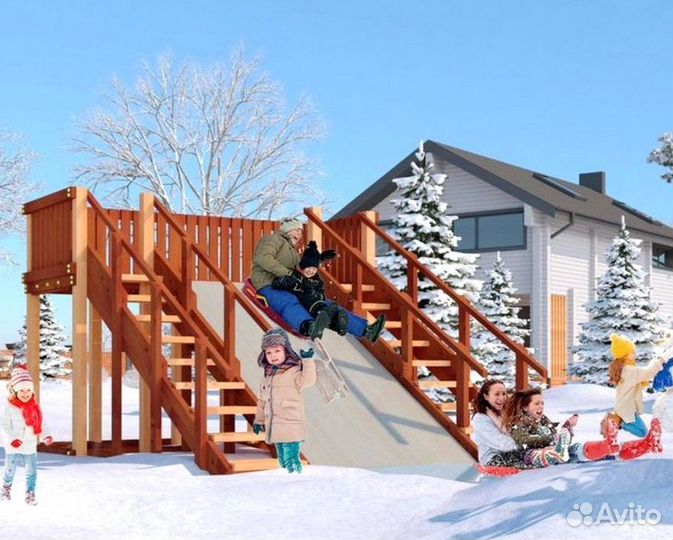 Зимняя деревянная горка 