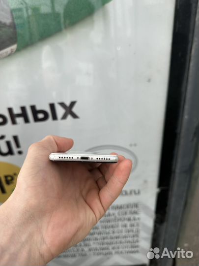 iPhone SE (2020), 64 ГБ