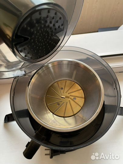 Соковыжималка центрифужная Scarlett SC-JE50S32